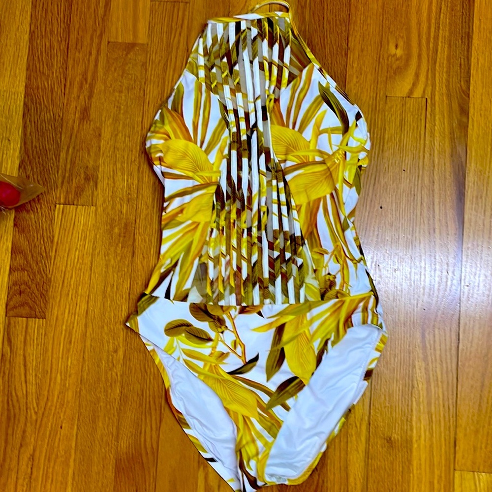 One please women size 12 swimsuit like new